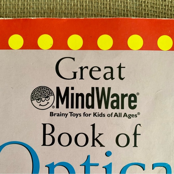Book of Optical Illusions by GREAT MINDWARE “Brainy Toys for Kids of All Ages” - Picture 6 of 12